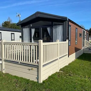 Falconers With Hot Tub , Barmby on the Moor United Kingdom